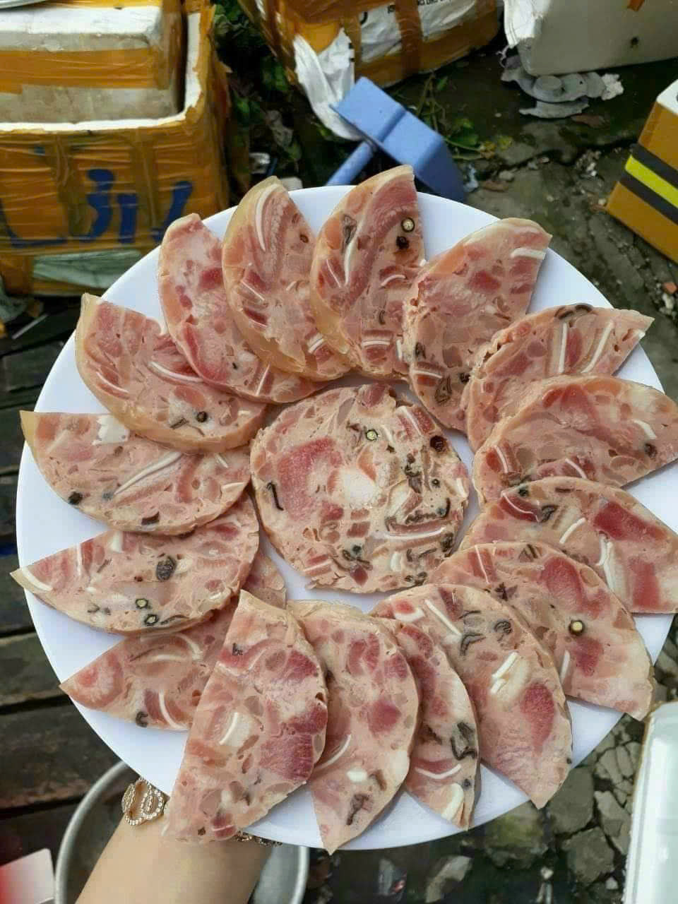 CHẢ LỤA GÂN LÁ CHUỐI