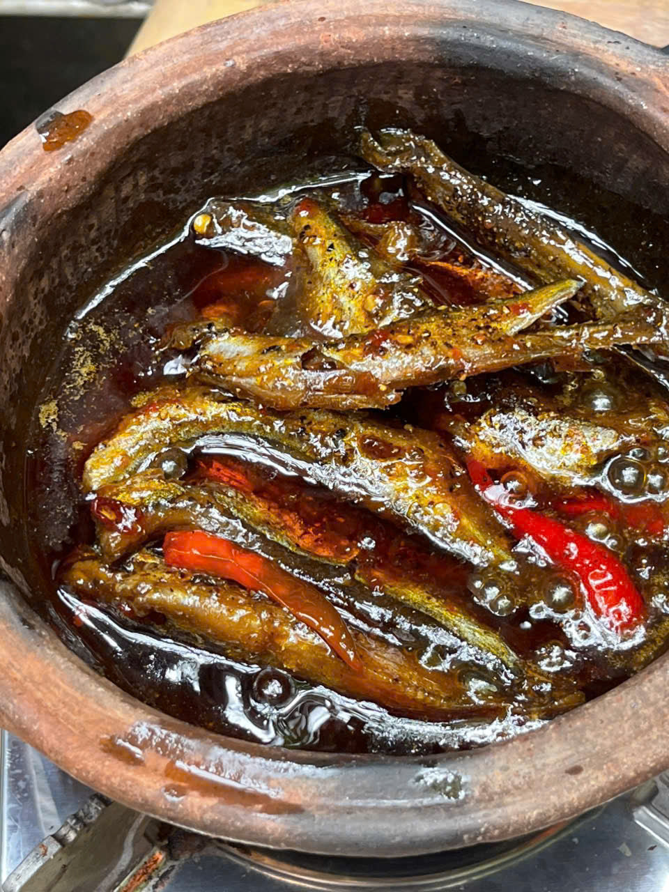 CÁ TRỨNG KHO CAY KIỂU HUẾ