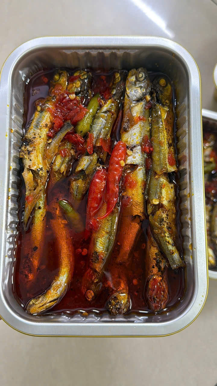CÁ TRỨNG KHO CAY KIỂU HUẾ