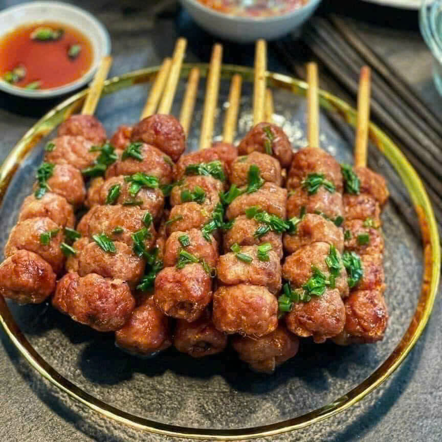 NEM LỤI HỒ LÔ
