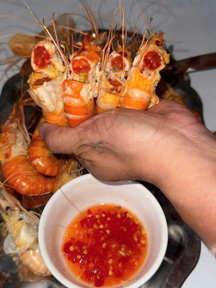TÔM CÀNG GẠCH SON