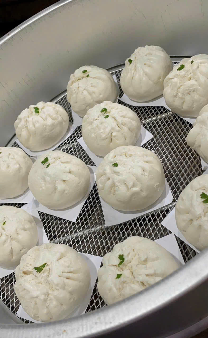Bánh bao Cả Cần - nhân thịt trứng cút