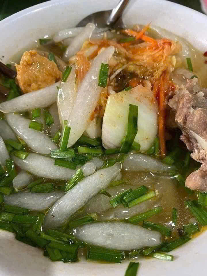 Bánh canh sâu huế
