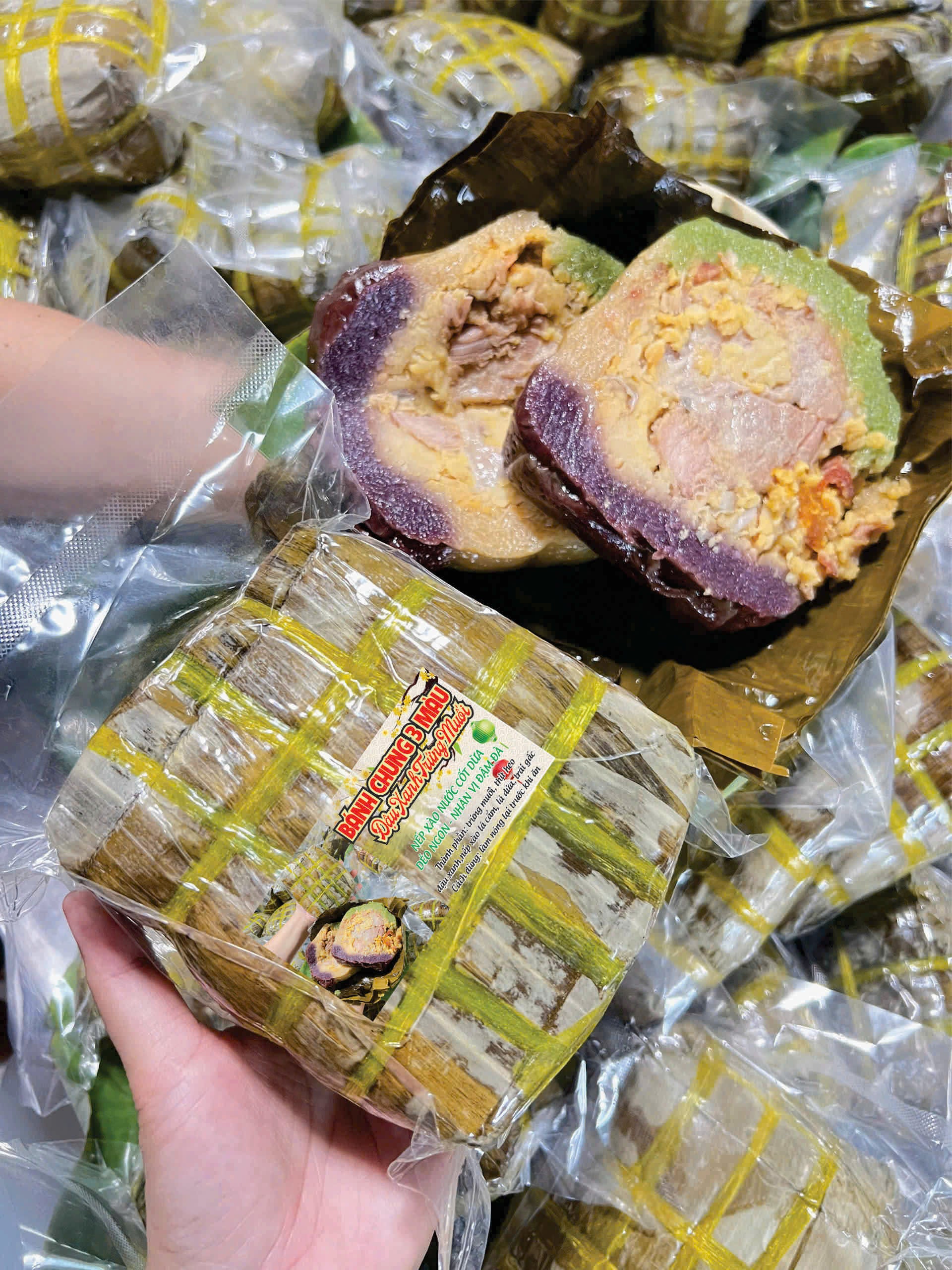 Bánh chưng 3 màu (nhân đậu xanh thịt trứng muối)- Bánh chưng tam sắc