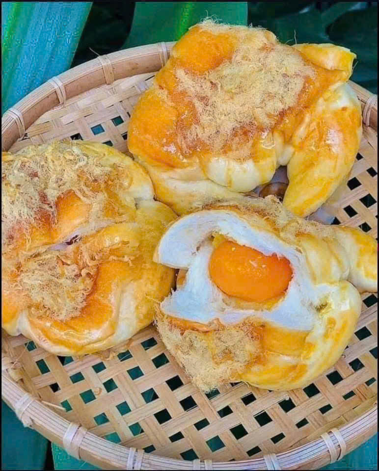 BÁNH CUA phô mai Trứng Muối chà bông