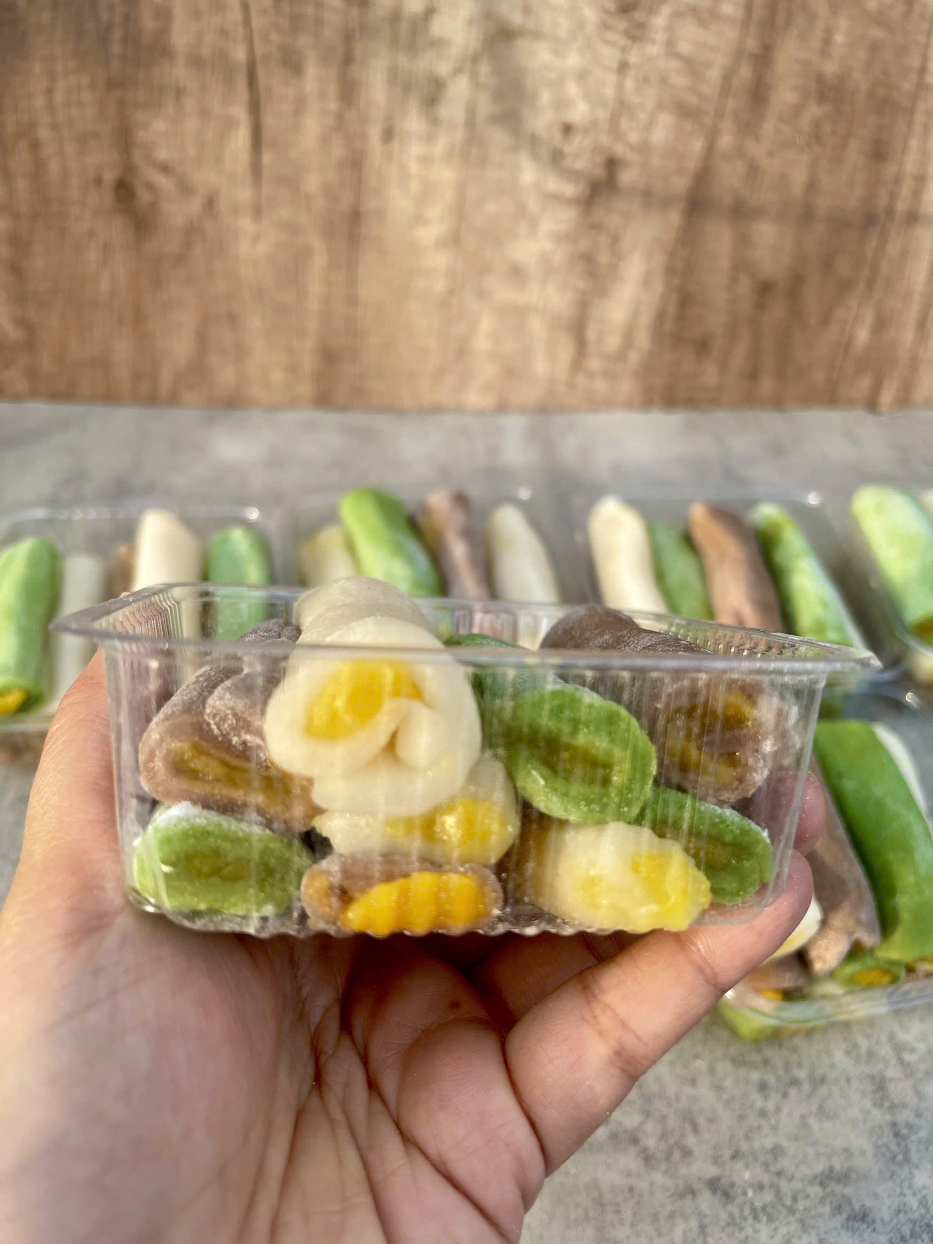 BÁNH DẺO SỢI NHÂN KEM TRỨNG MUỐI