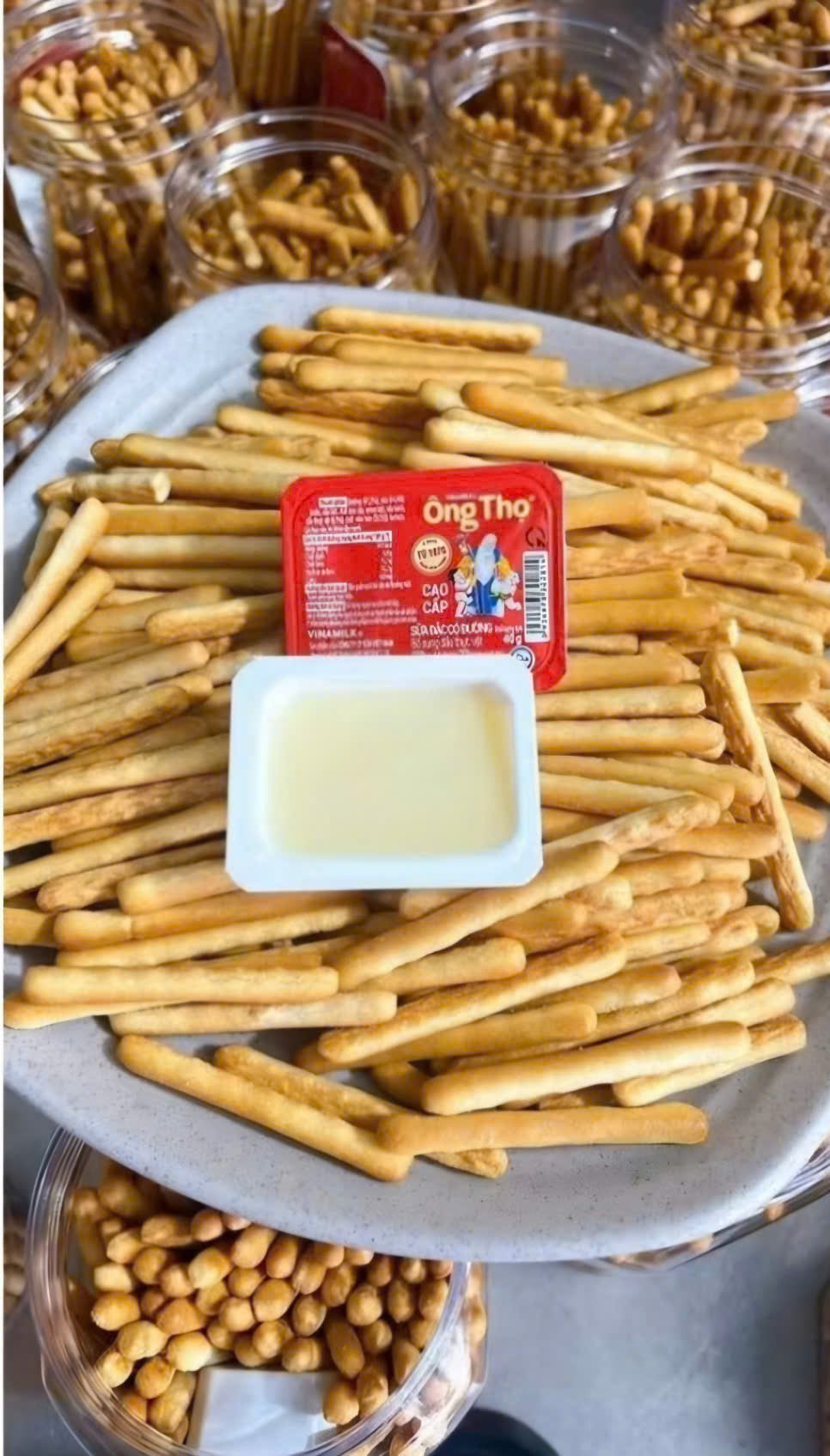 Bánh đũa chấm sữa