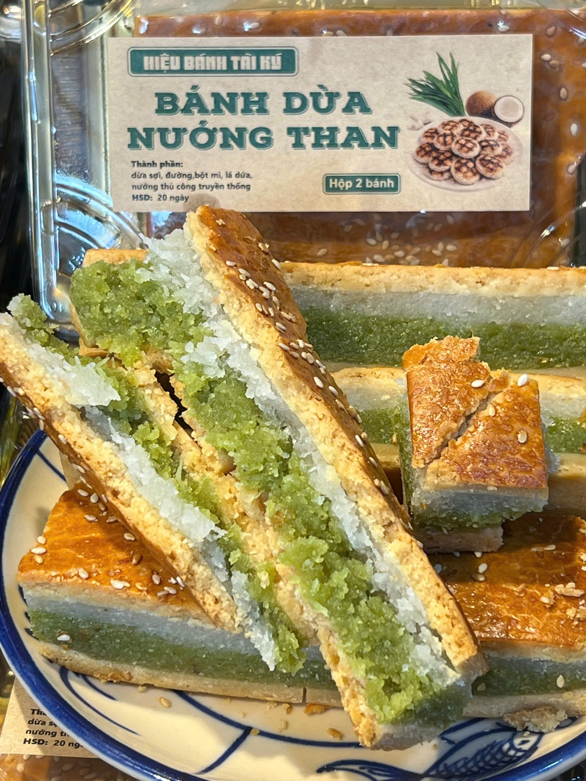 BÁNH  DỪA LÁ DỨA NƯỚNG THAN