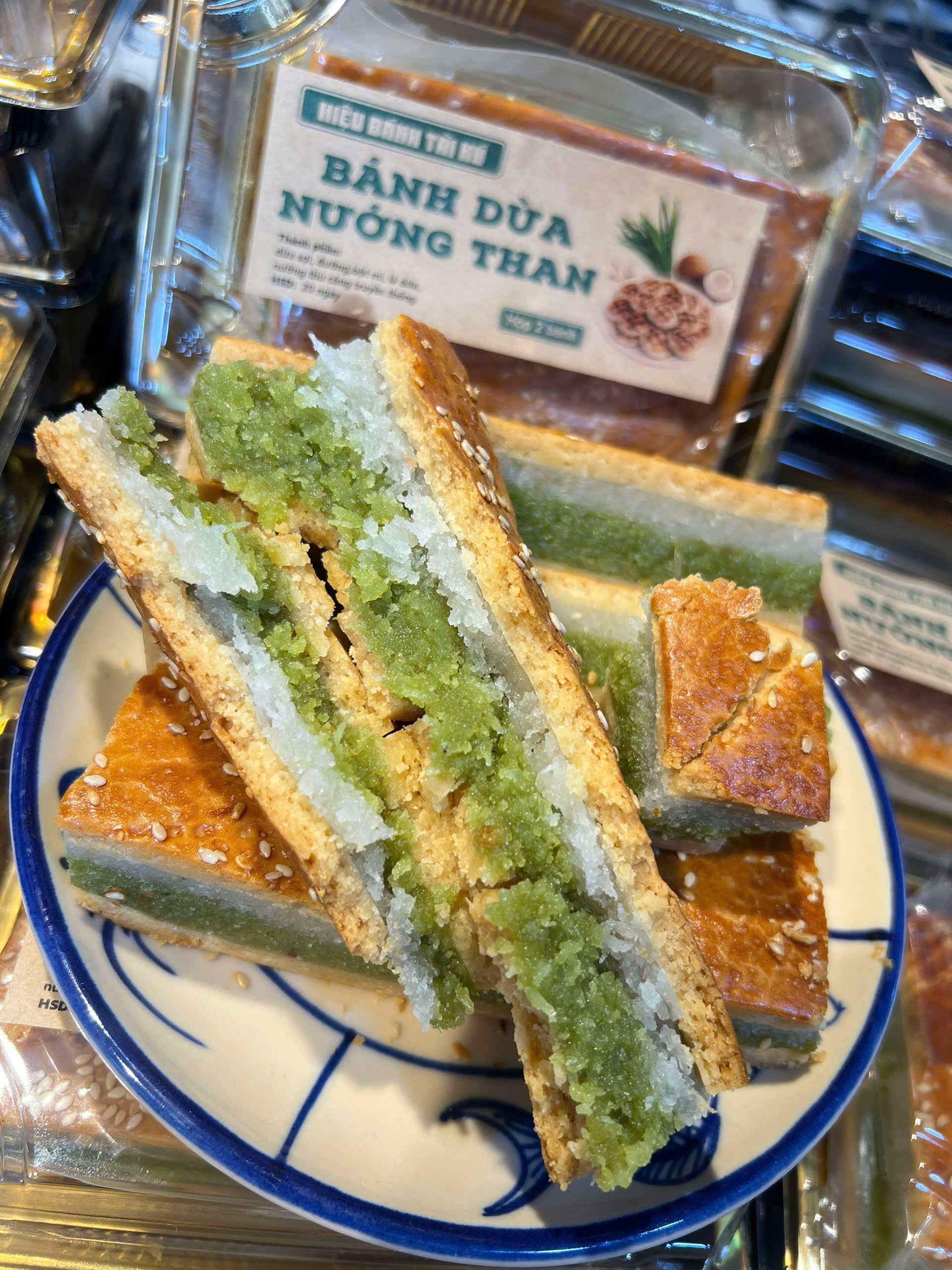 BÁNH  DỪA LÁ DỨA NƯỚNG THAN