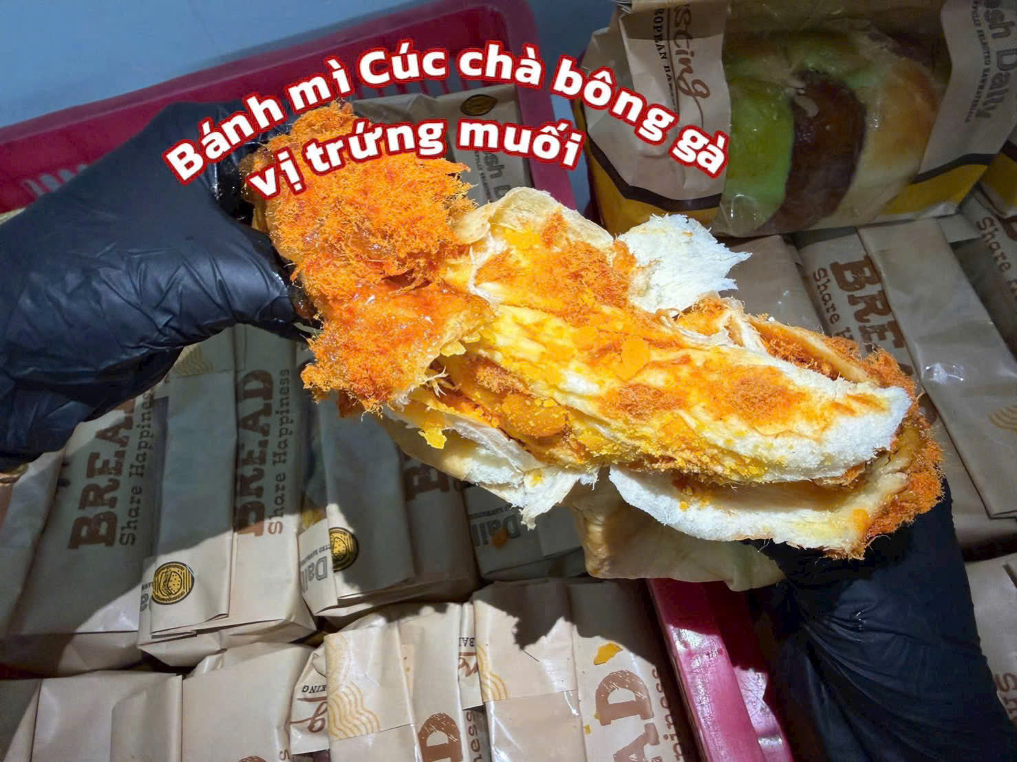 BÁNH MÌ HOA CÚC HANDMADE Chà bông gà trứng muối