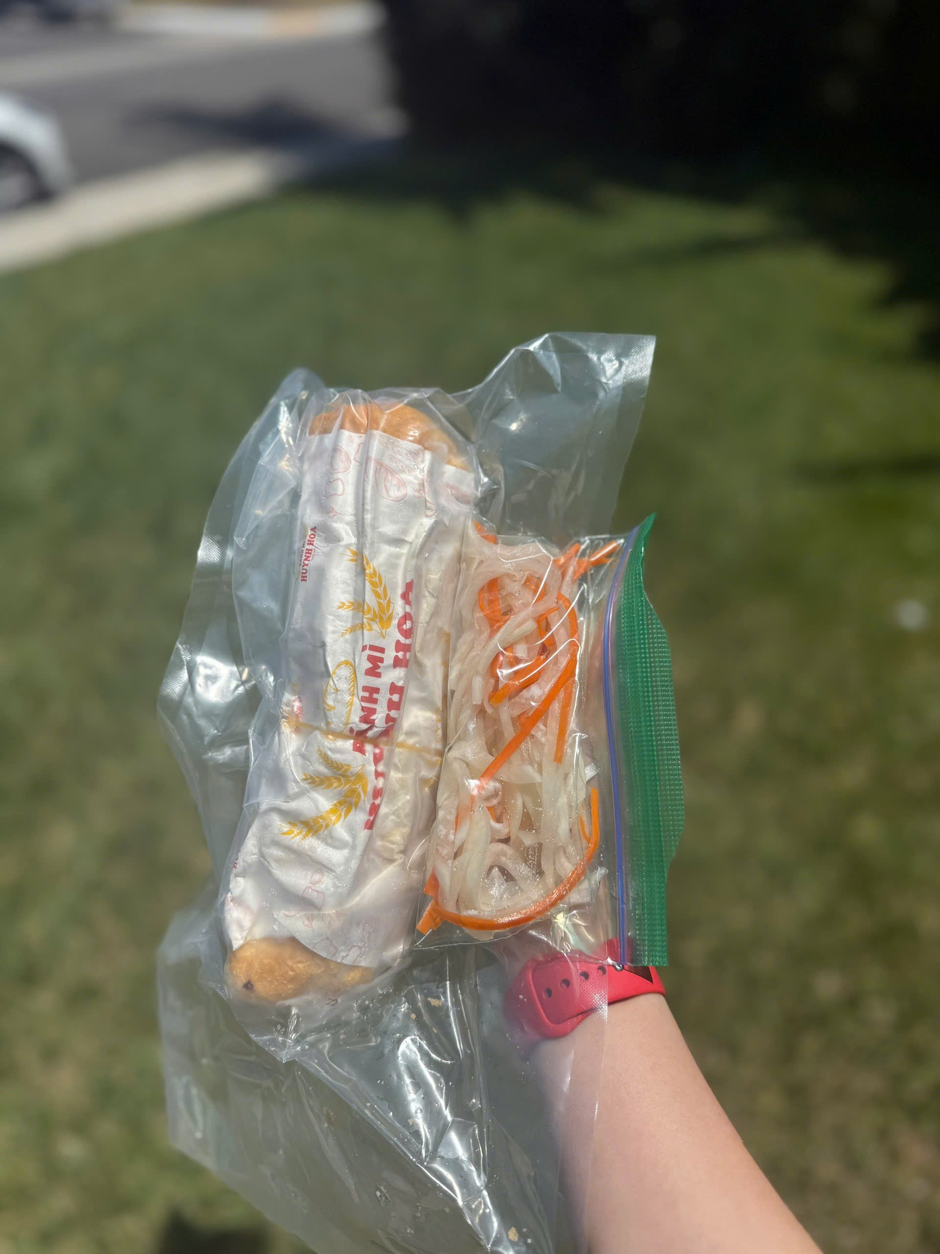 Bánh mì huỳnh hoa (kèm đồ chua nhà làm)