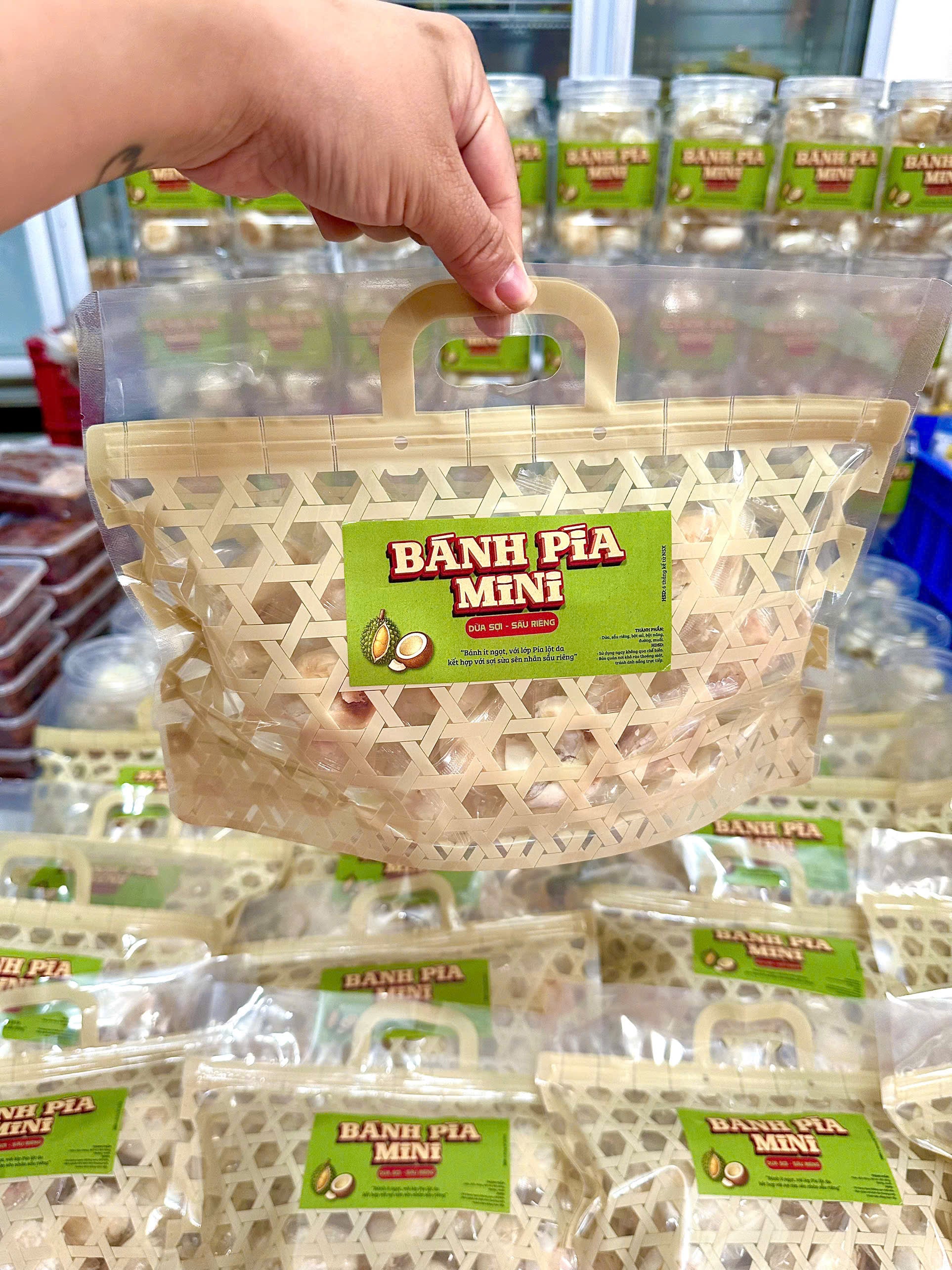 BÁNH PÍA MINI NHÂN DỪA NON SẦU RIÊNG