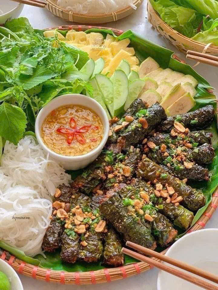 BÒ CUỘN LÁ LỐT CHAY