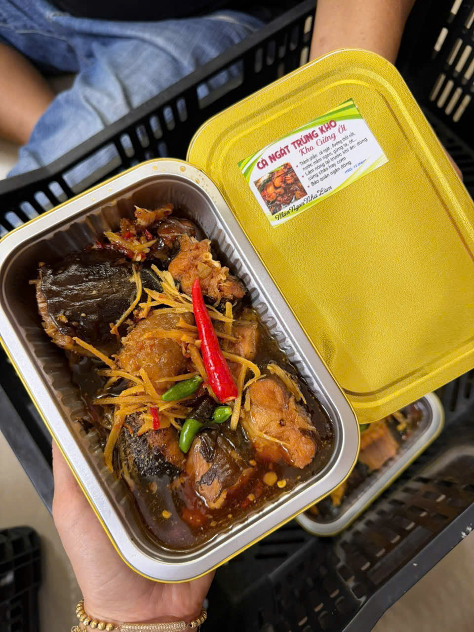 Cá ngát kho gừng (kho kèm trứng cá)