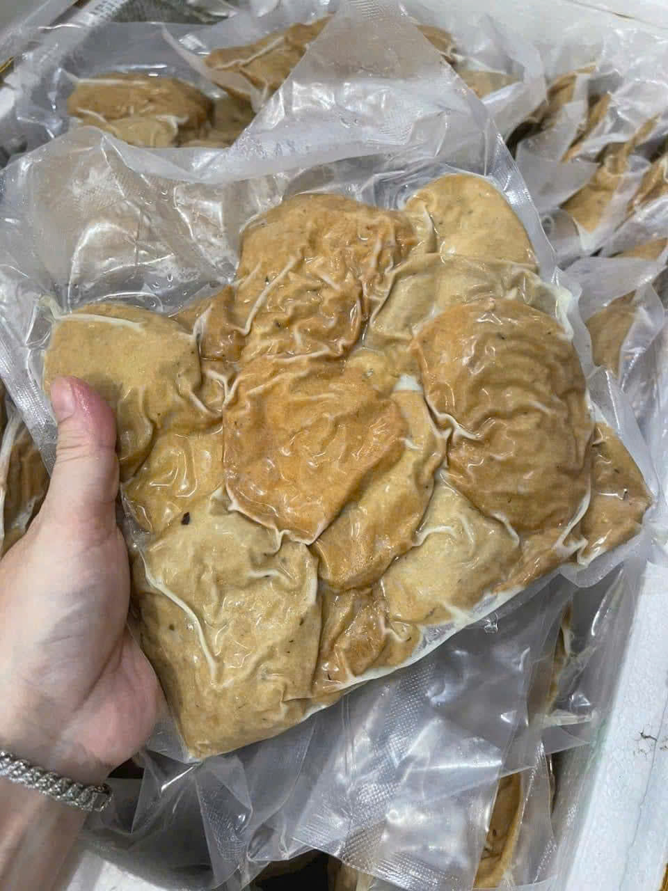 Chả cá mỏng Bình Định kèm sốt