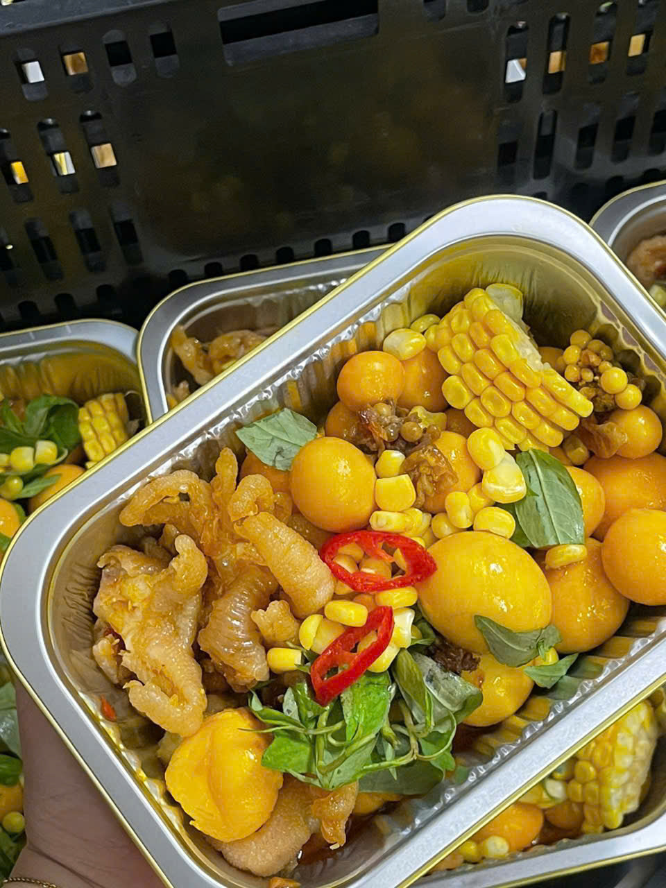 Trứng non mix chân gà bơ bắp