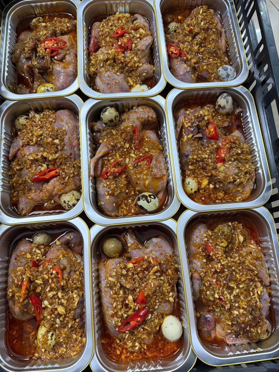 CHIM CÚT ÔM TRỨNG ƯỚP SATE