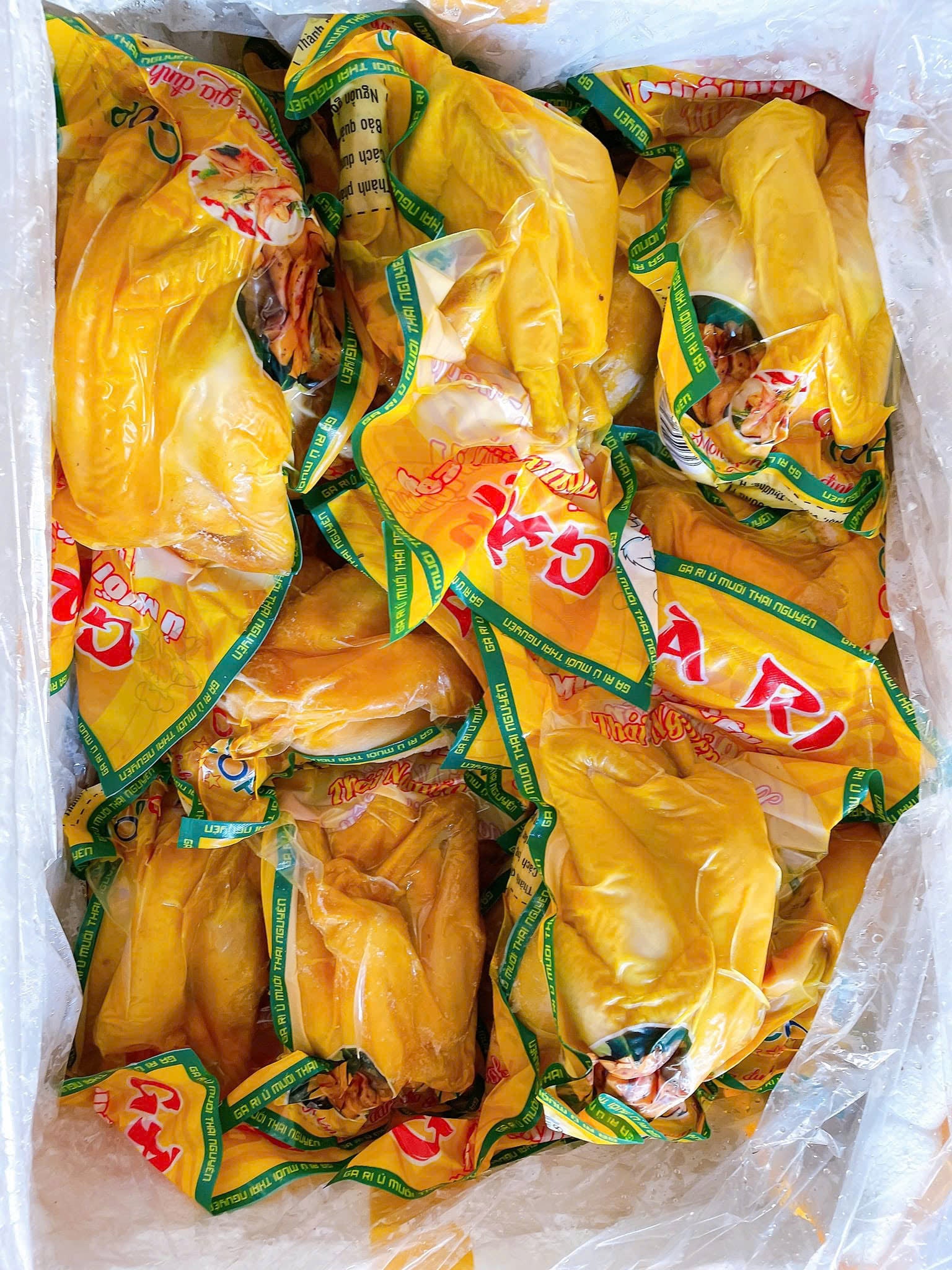 Gà ủ muối Thái Nguyên ôm trứng
