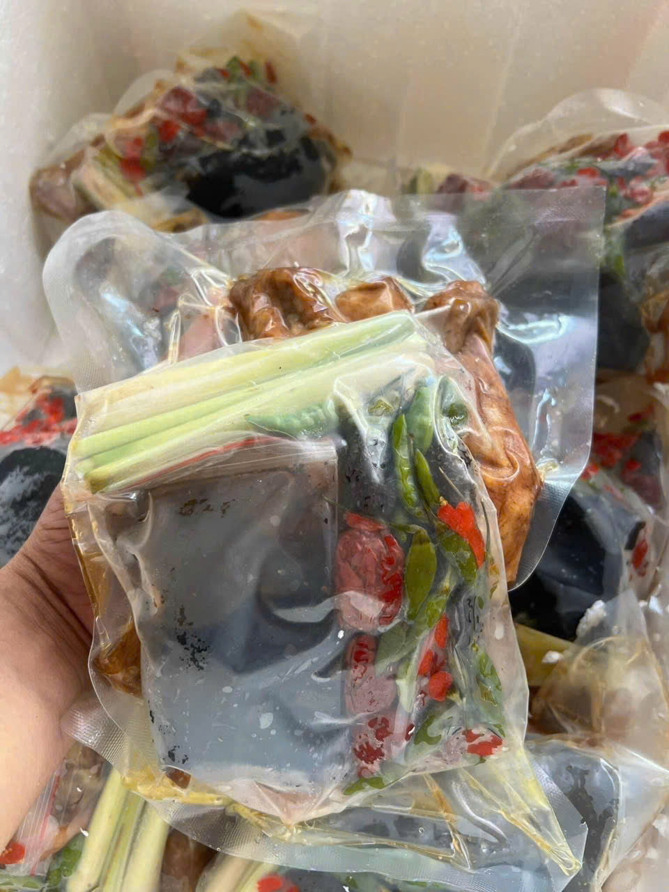 Gà tiềm ớt hiểm