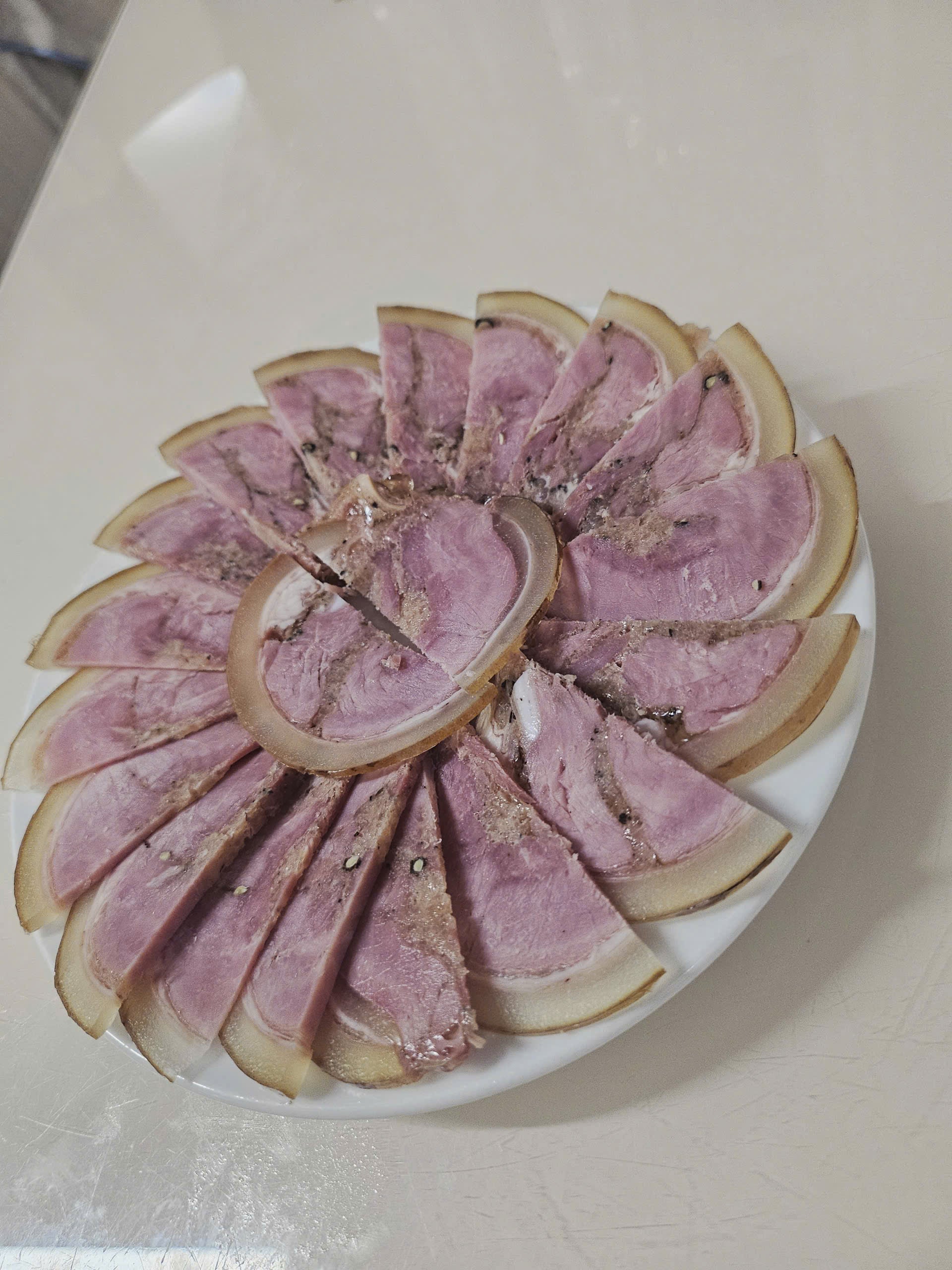 Giò bê ba rọi