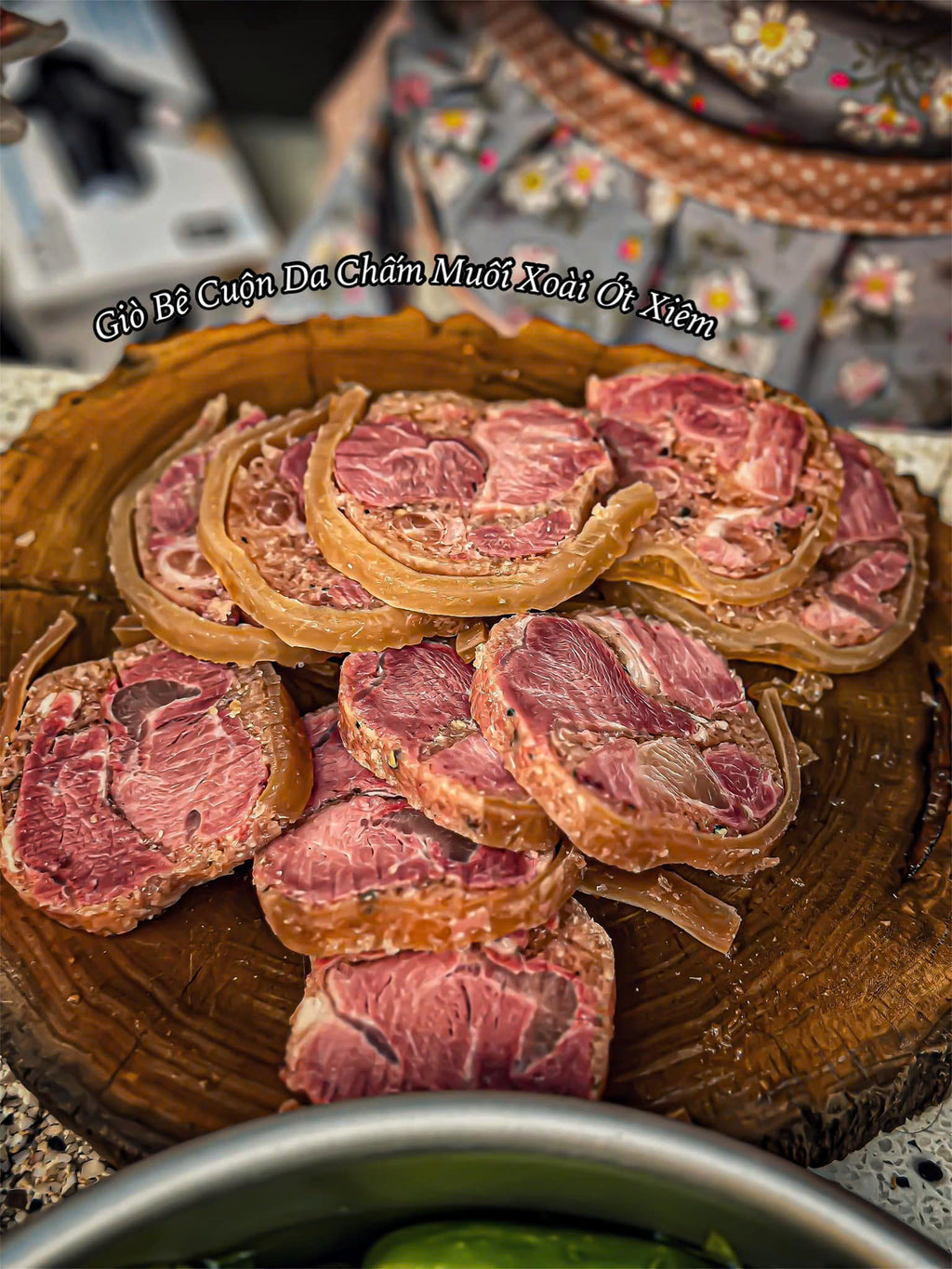 Giò bê cuộn da
