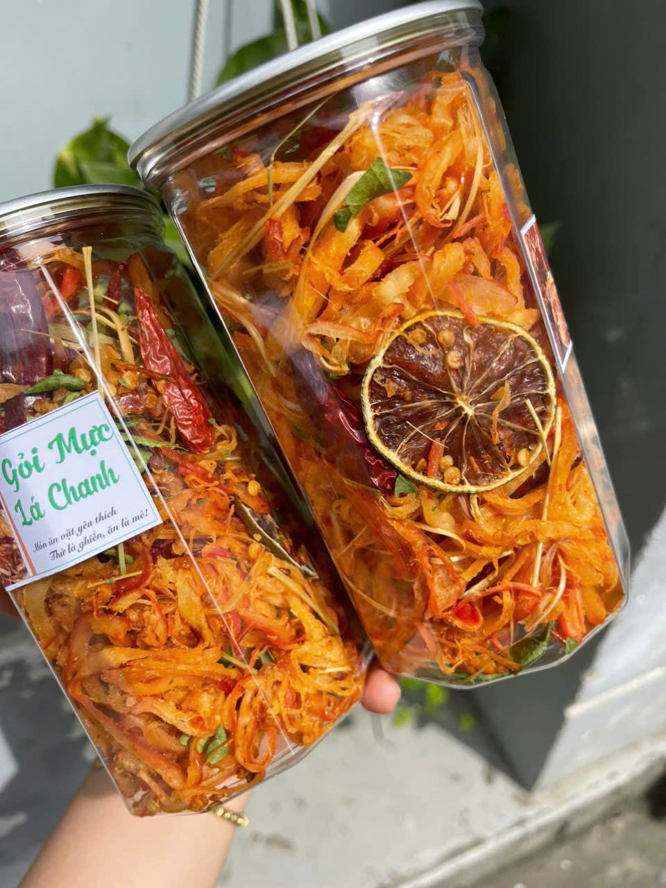GỎI MỰC SẤY TOMYUM LÁ CHANH