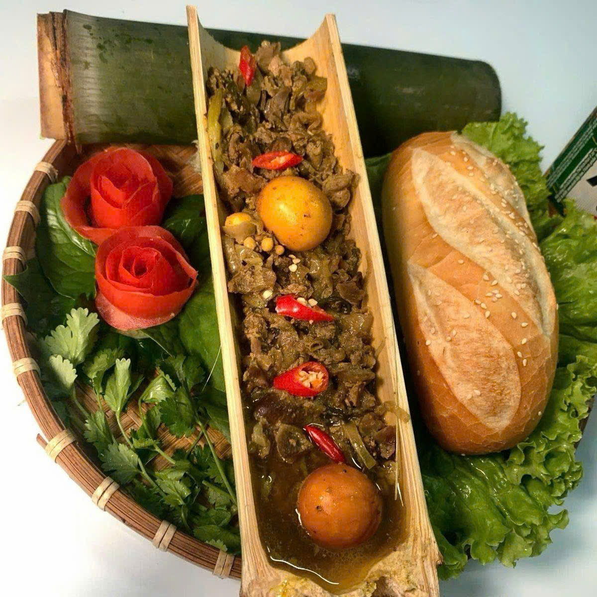 Lòng gà núp ống tre