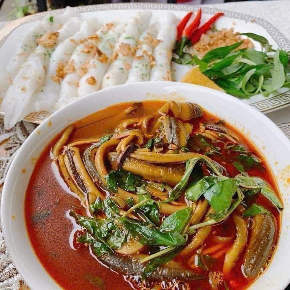 Lươn đồng xào nghệ (lươn xào Nghệ An)