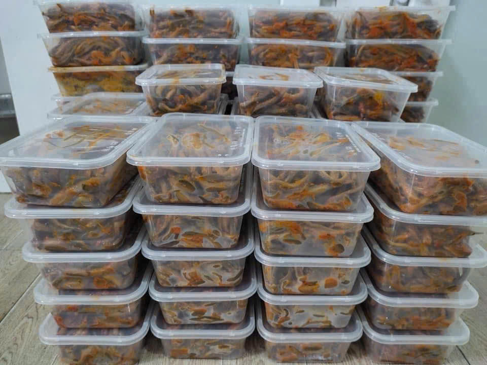 Lươn đồng xào nghệ (lươn xào Nghệ An)