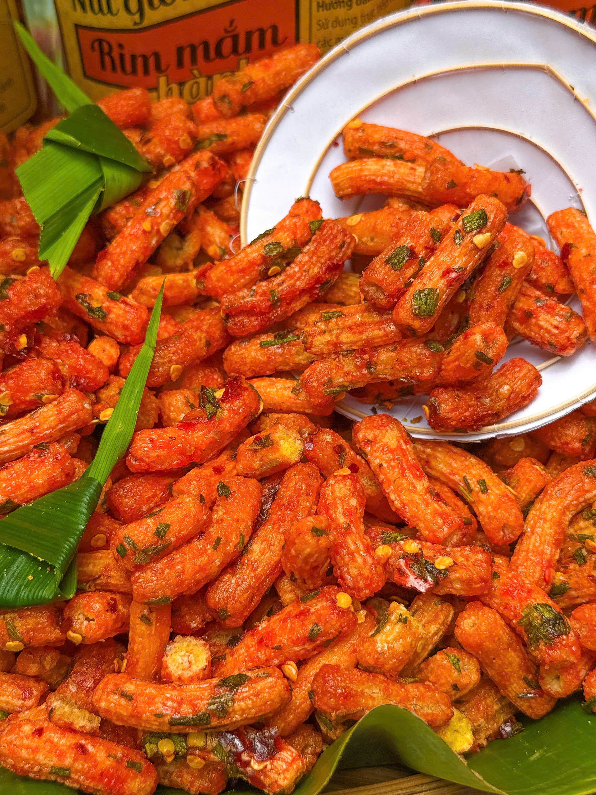 Nui giòn rim mắm hành
