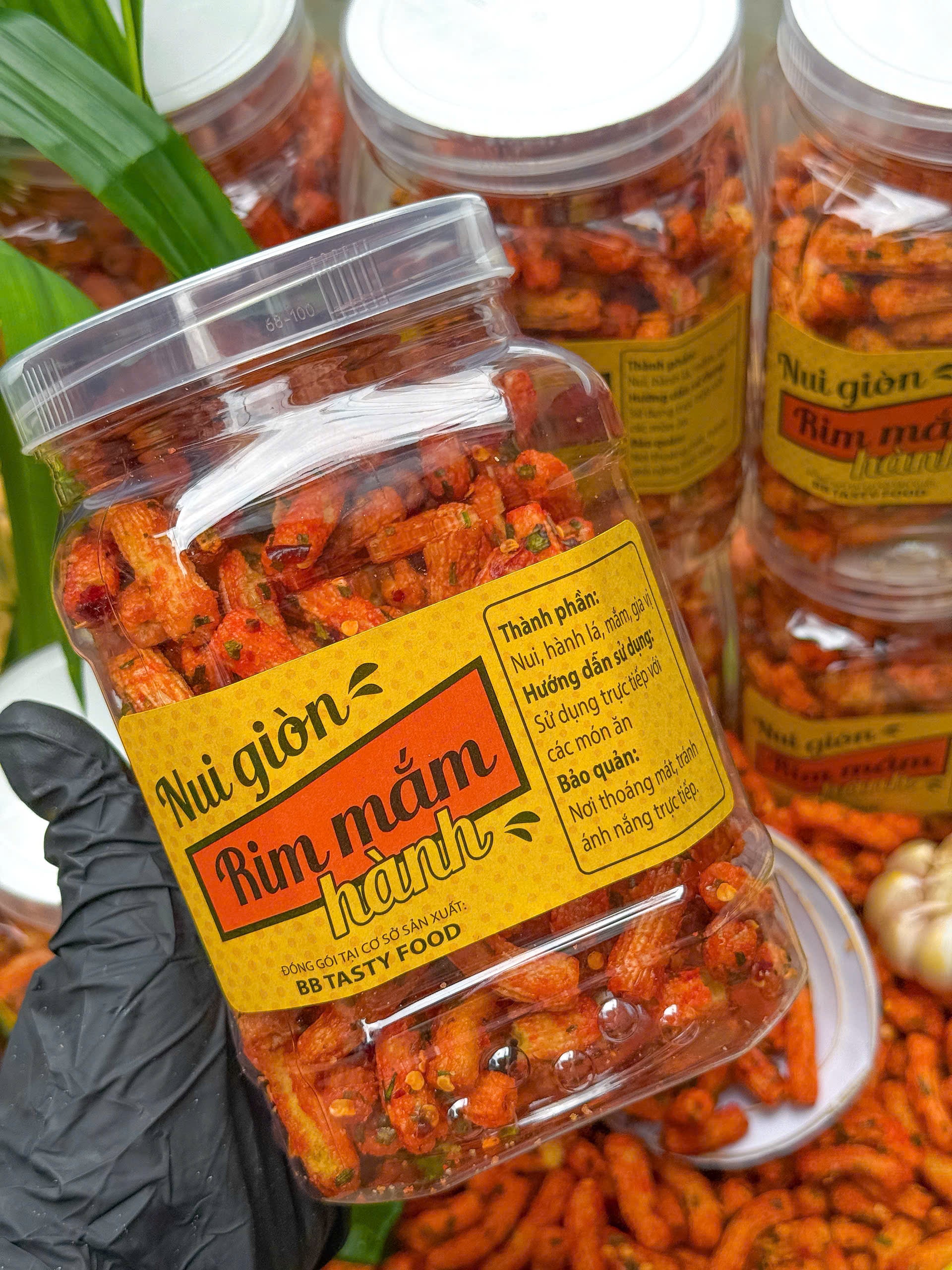 Nui giòn rim mắm hành