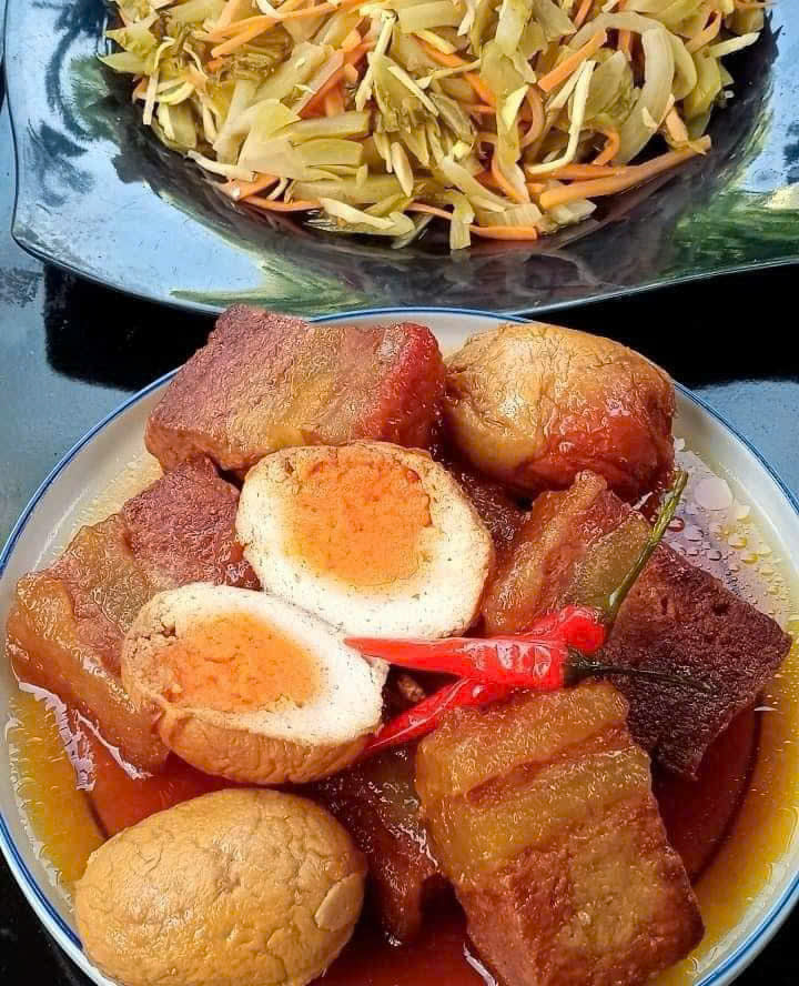 SÉT THỊT KHO TRỨNG CHAY