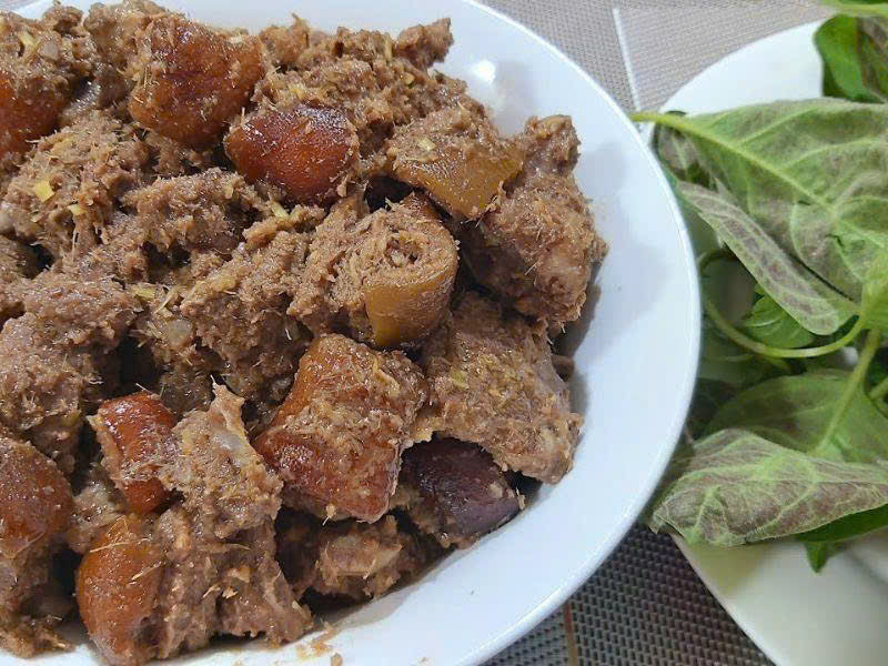 Thỏ nấu rượu mận