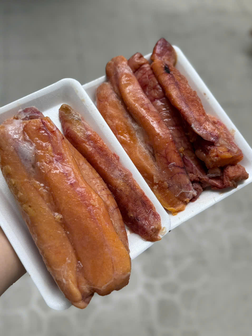 TRỨNG CÁ DŨA