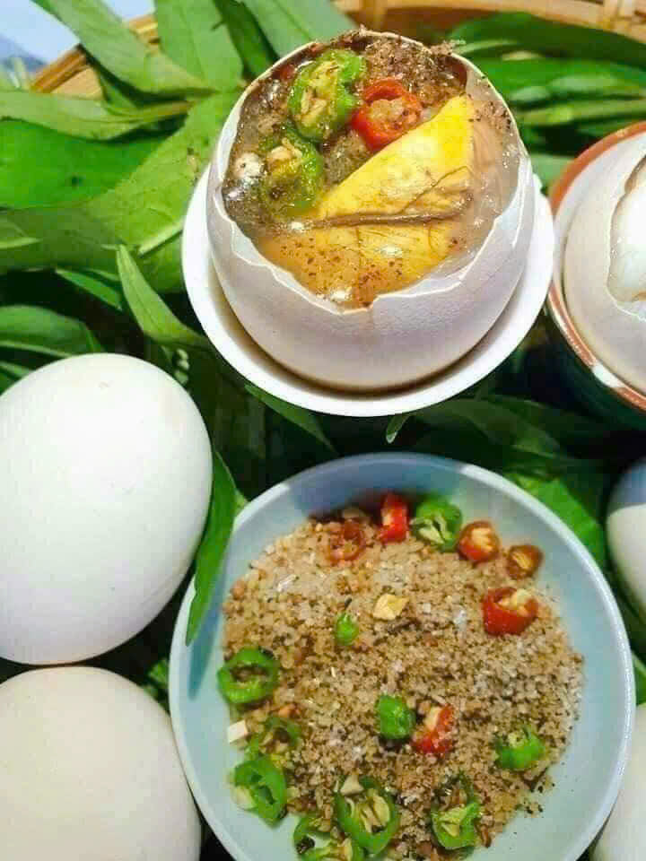 Trứng vịt lộn (hột vịt lộn)